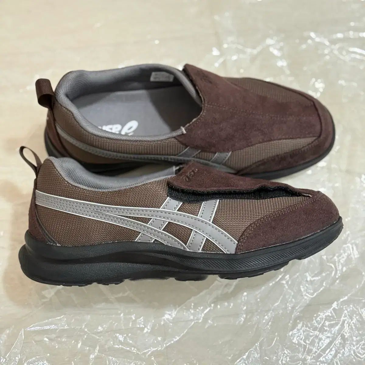 アシックス ライフウォーカー スニーカー コーヒー色 24.5cm
