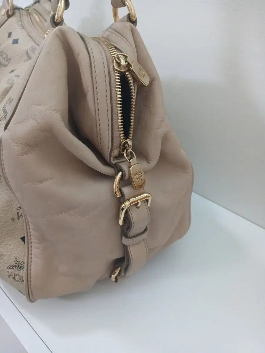 MCM ロゴ ベージュ ショルダーバッグ MCM ロゴ ベージュ ショルダーバッグ