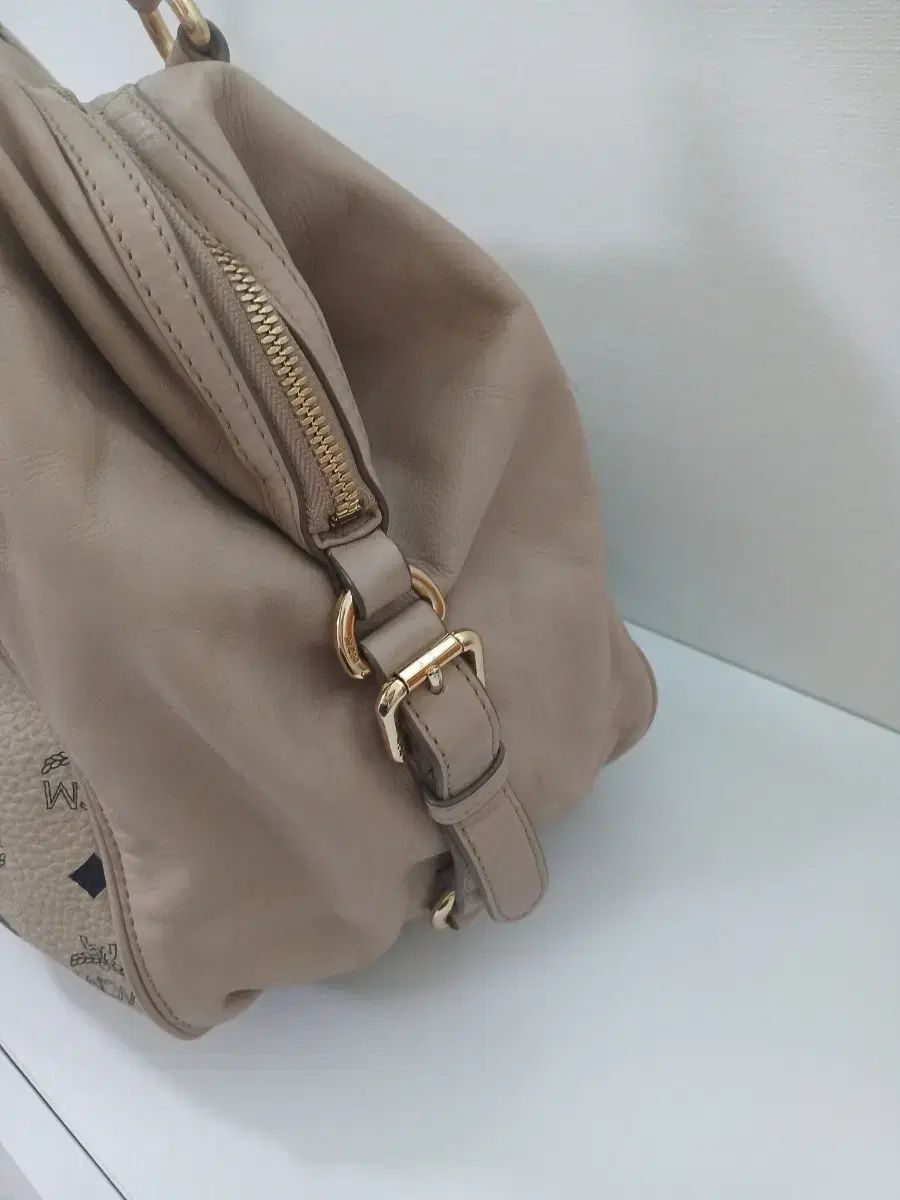 MCM ロゴ ベージュ ショルダーバッグ MCM ロゴ ベージュ ショルダーバッグ