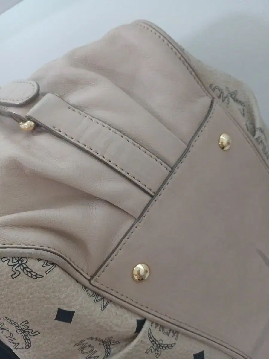 MCM ロゴ ベージュ ショルダーバッグ MCM ロゴ ベージュ ショルダーバッグ
