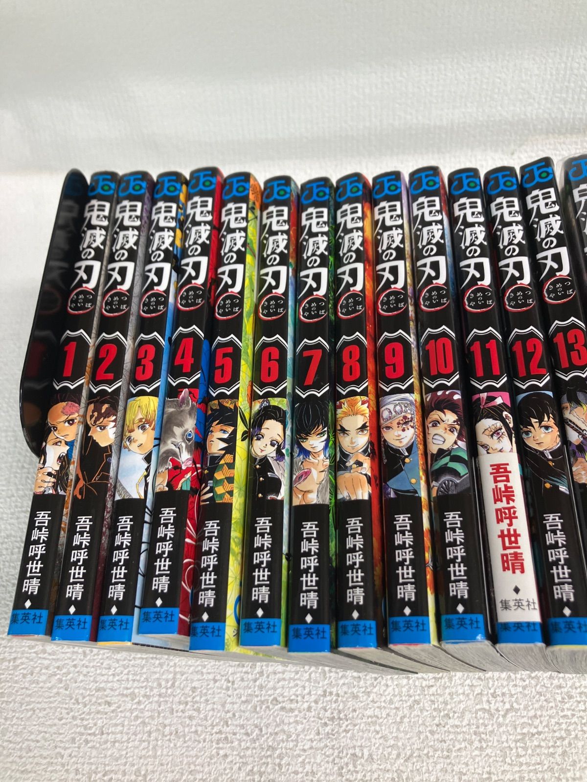 ☆②鬼滅の刃 1～23巻 全巻＋関連本5冊 全巻コミックセット《HV12H