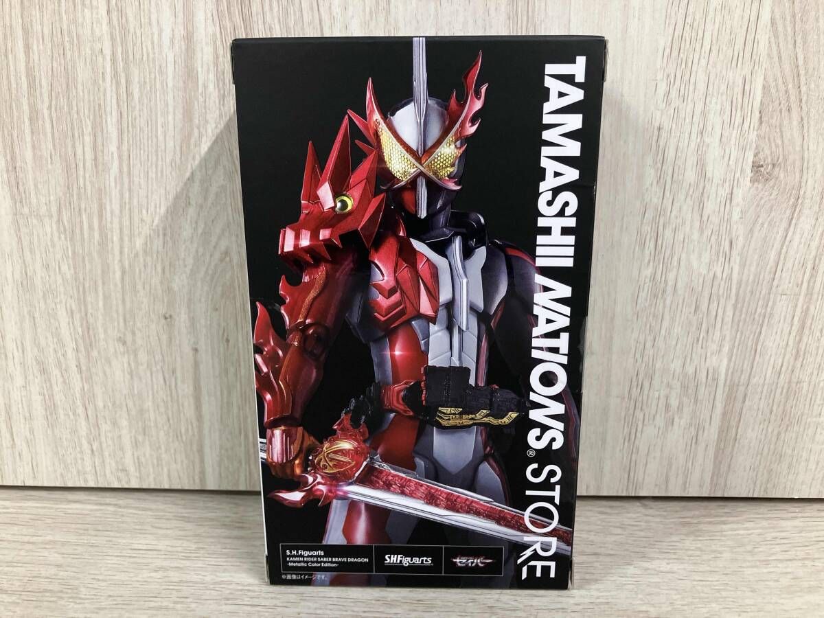 S.H.Figuarts 仮面ライダｰセイバｰ ブレイブドラゴン -Metallic Color Edition- 魂ストア限定 仮面ライダｰセイバｰ 5,701円