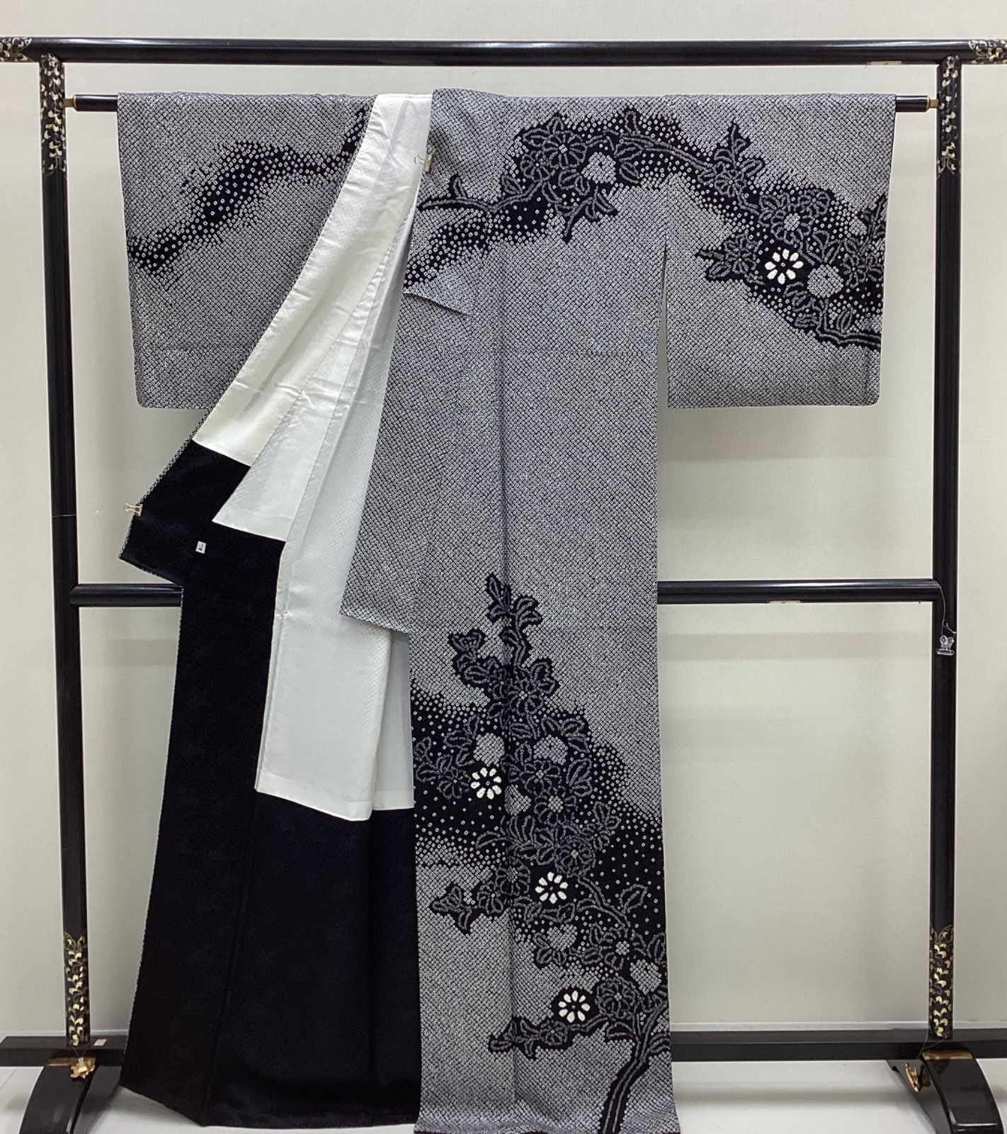 中古品 袷着物 訪問着 総絞り 黒色 正絹 TL寸 裄68 R793 - メルカリ 中古品 袷着物 訪問着 総絞り 黒色 正絹 TL寸 裄68 R793 - メルカリ