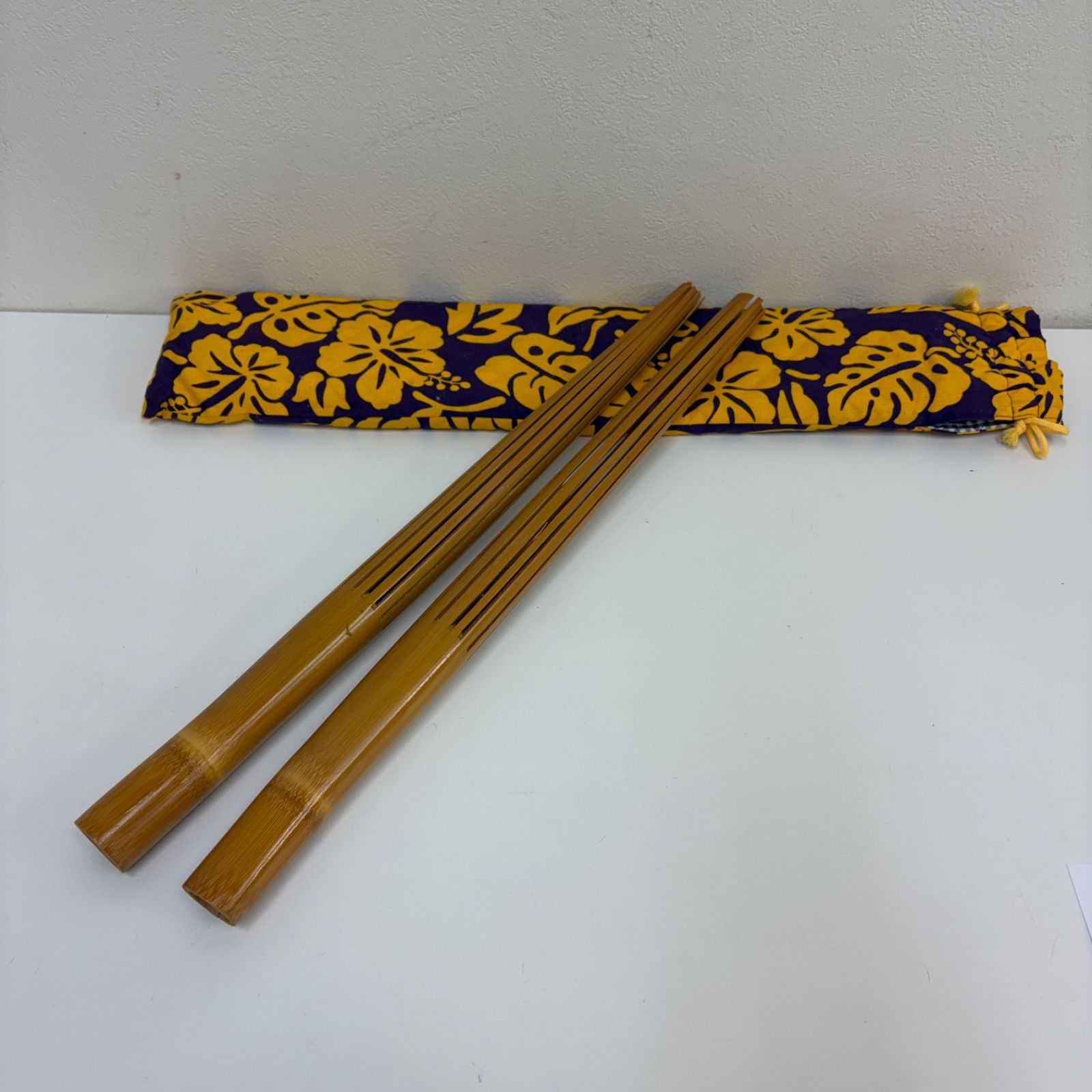 【美品】フラダンス 楽器 プイリ 50cm／竹製 パーカッション プイリ フラダンス 50cm 竹製 ハワイ 民族 打楽器 ケース付き - メルカリ