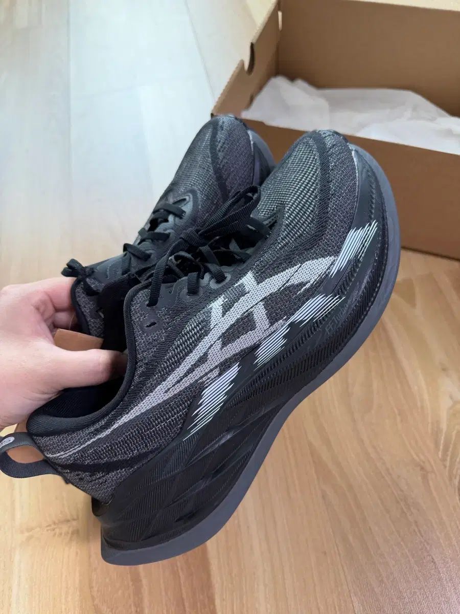アシックス SUPERBLAST 2 ブラック 245 新品