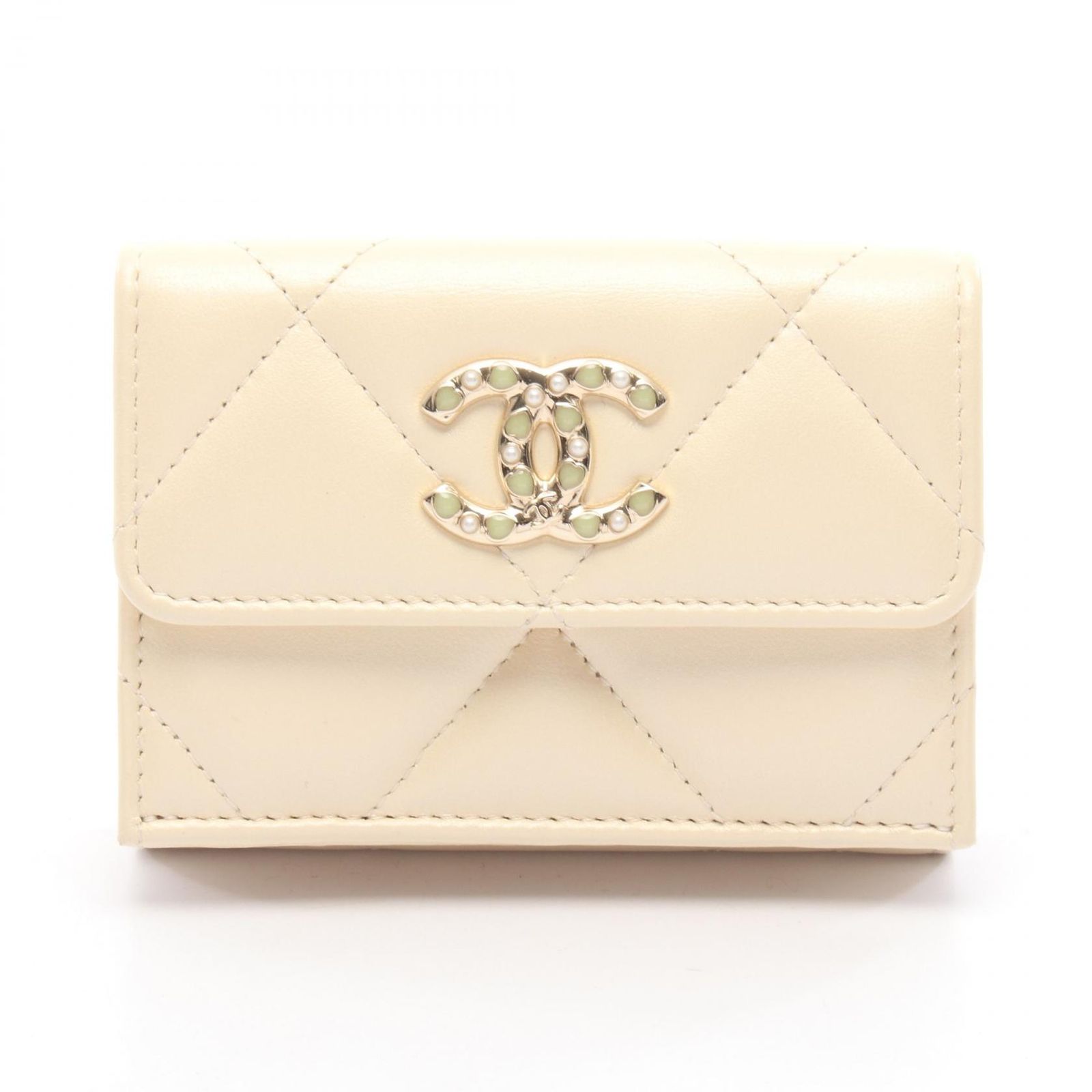 シャネル CHANEL 三つ折り財布 マトラッセ クリーム レザー マトラッセ 三つ折り財布 レディース Used A