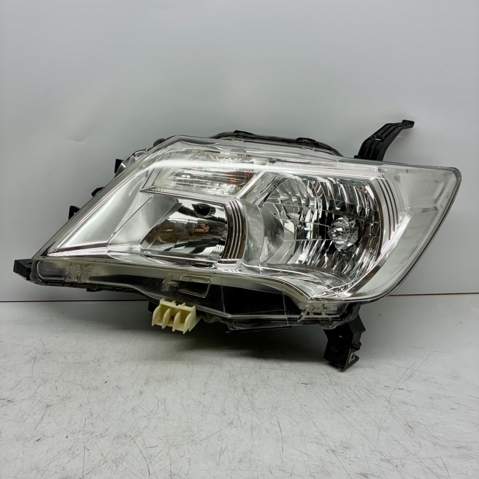 美品【コーティング済】日産 C26 NC26 FC26 FNC26 セレナ ヘッドライト