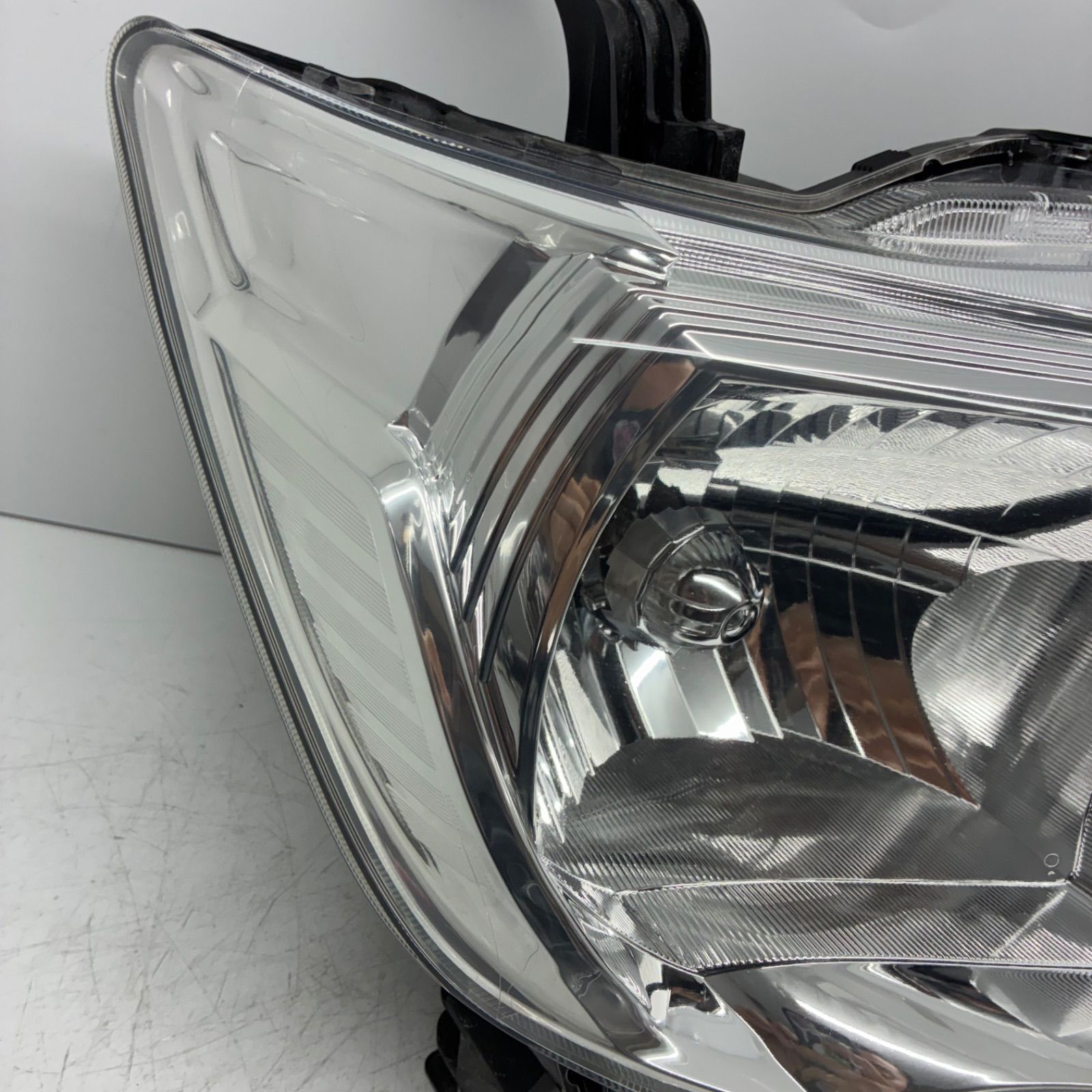 美品【コーティング済】日産 C26 NC26 FC26 FNC26 セレナ ヘッドライト