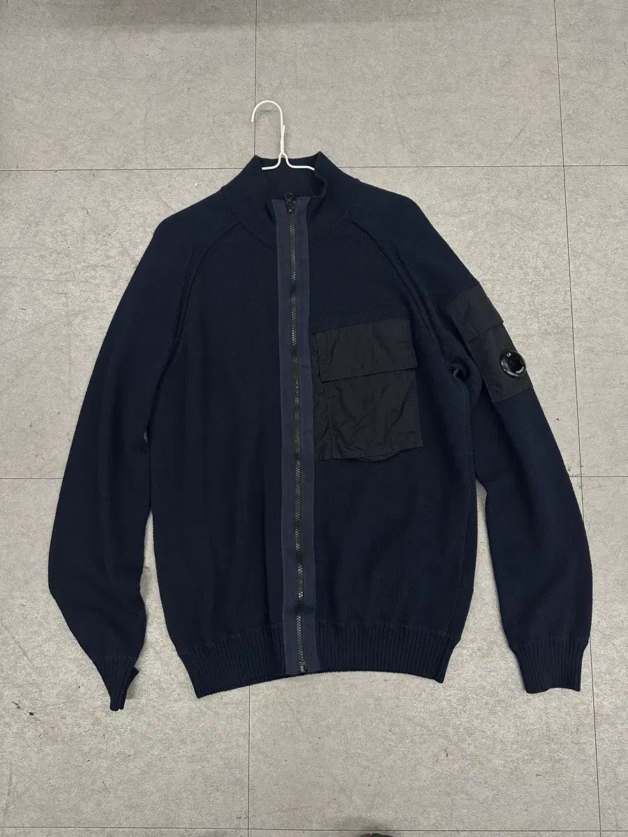 C.P. COMPANY シーピーカンパニー ナイロンポケット ジップアップニット (50)