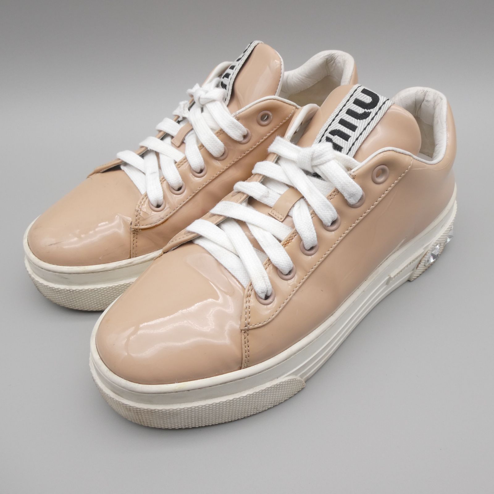 MIU MIU ミュウミュウ 厚底 スニーカー プラットフォーム シューズ ビジュー ラインストーン レースアップ エナメル パテントレザー ベージュ サイズ37.5 約24.5cm レディース