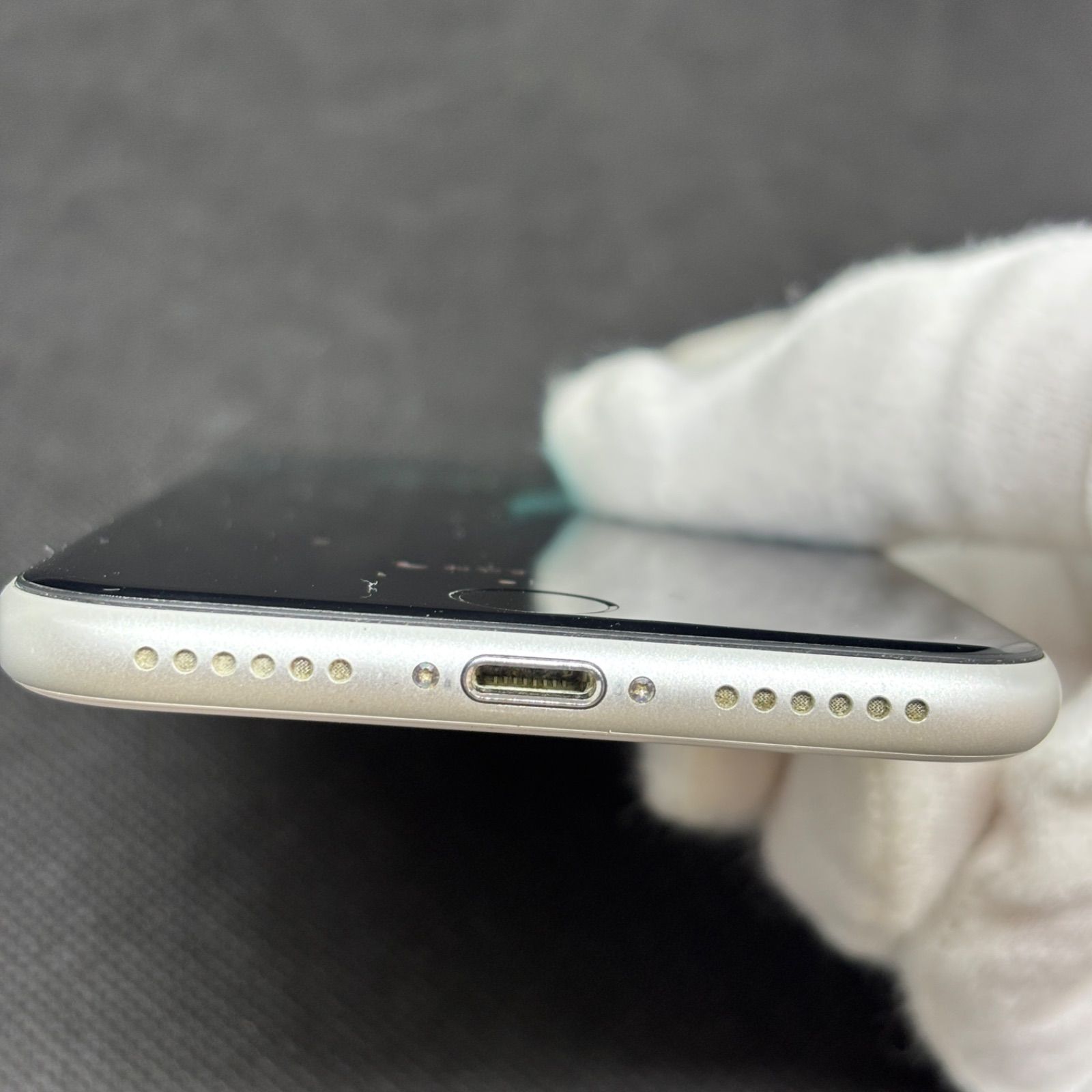 iPhone SE2 (A2296) 64GB WHITE, バッテリー81% 美品【SIMフリー】iPhone SE 第2世代 64GB ホワイト A2296 バッテリー