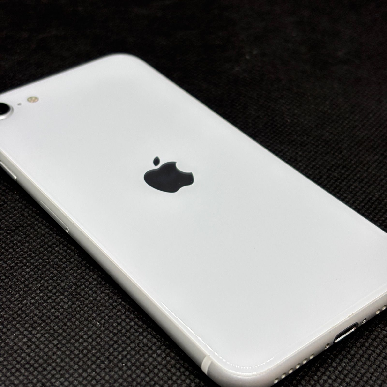 美品 iPhone SE2 64GB ホワイト SIMフリー - メルカリ
