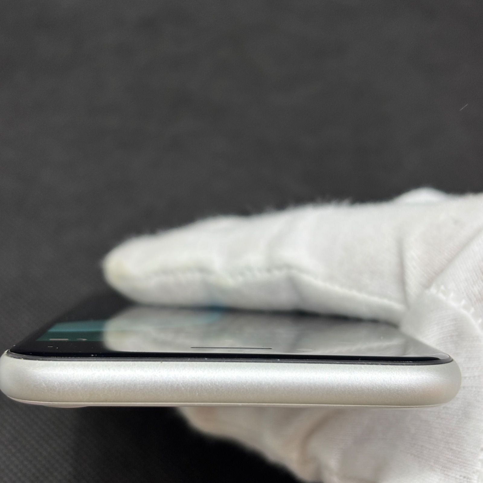 美品【SIMフリー】iPhone SE 第2世代 64GB ホワイト A2296 バッテリー
