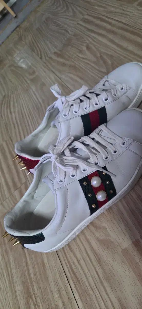 GUCCI グッチ エース スニーカー パール スタッズ メンズ GUCCI グッチ スニーカー パール 装飾 スタッズ エース