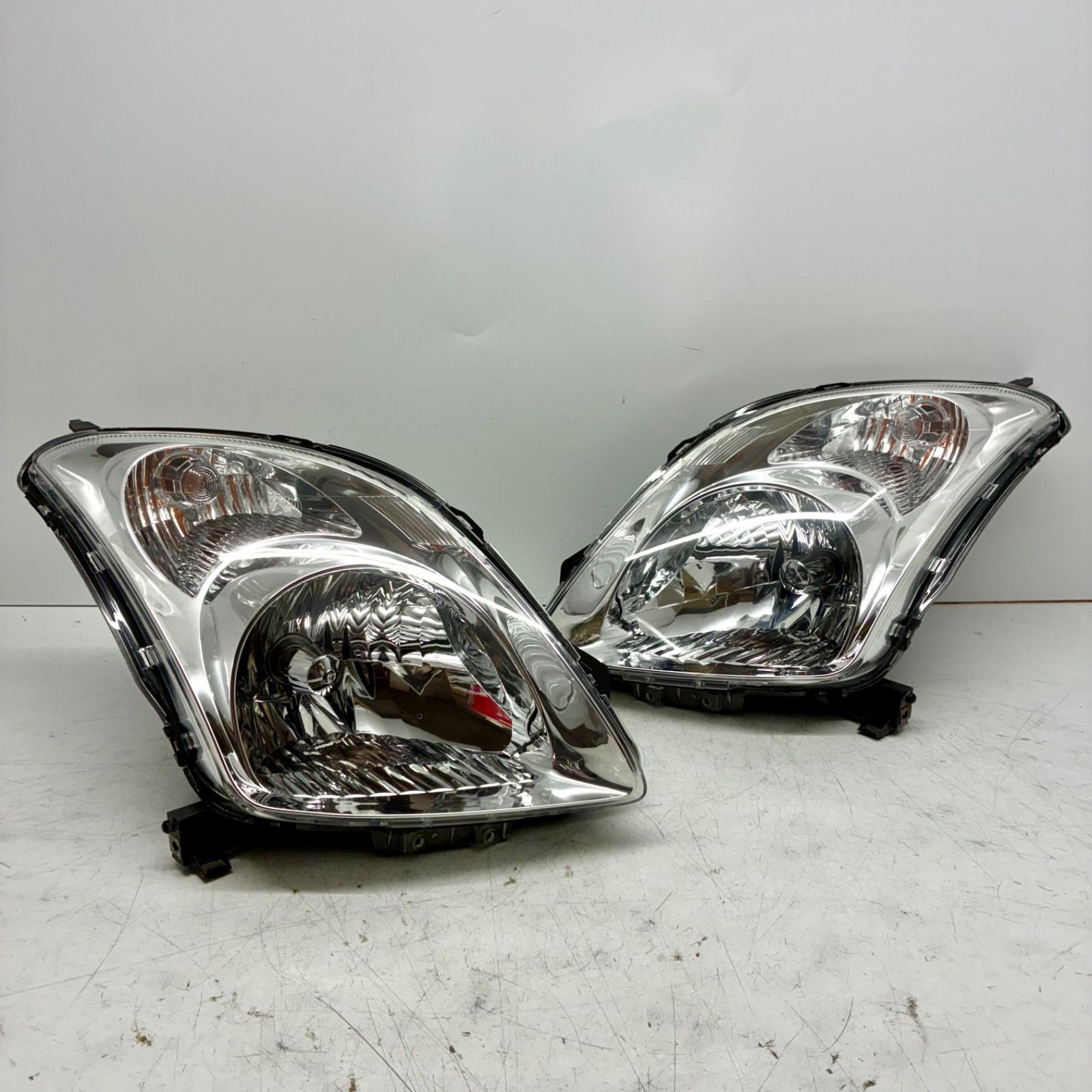 美品【コーティング済】スズキ ZD11S ZC21S ZD21S ZC71S スイフト ヘッドライト ランプ レンズ 左右セット LR ハロゲン STANLEY P4432 P80522