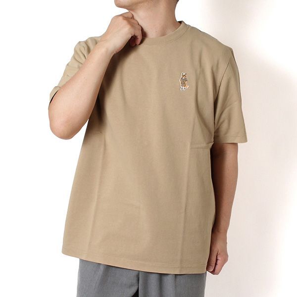 26SSモデル メゾン キツネ MAISON KITSUNE メンズ DRESSED FOX コンフォートフィットTシャツ【0429 ROASTED ALMOND】 QM00101KJ7025 0429/【2026SS】m-tops