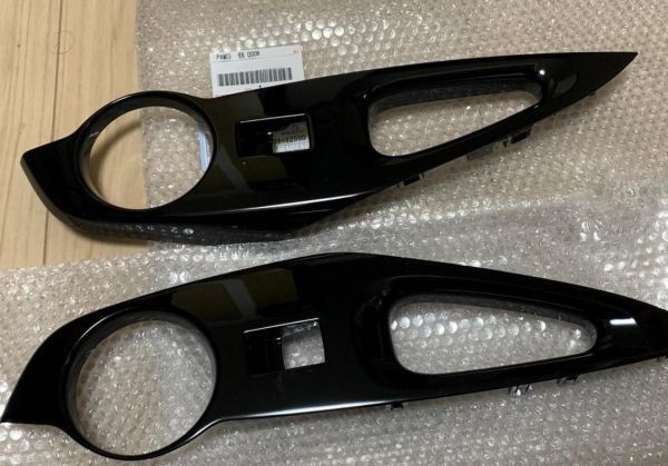 トヨタ 純正品 カローラツーリングWB リア リヤ アームレストベース パネル 左右セット ピアノブラック調