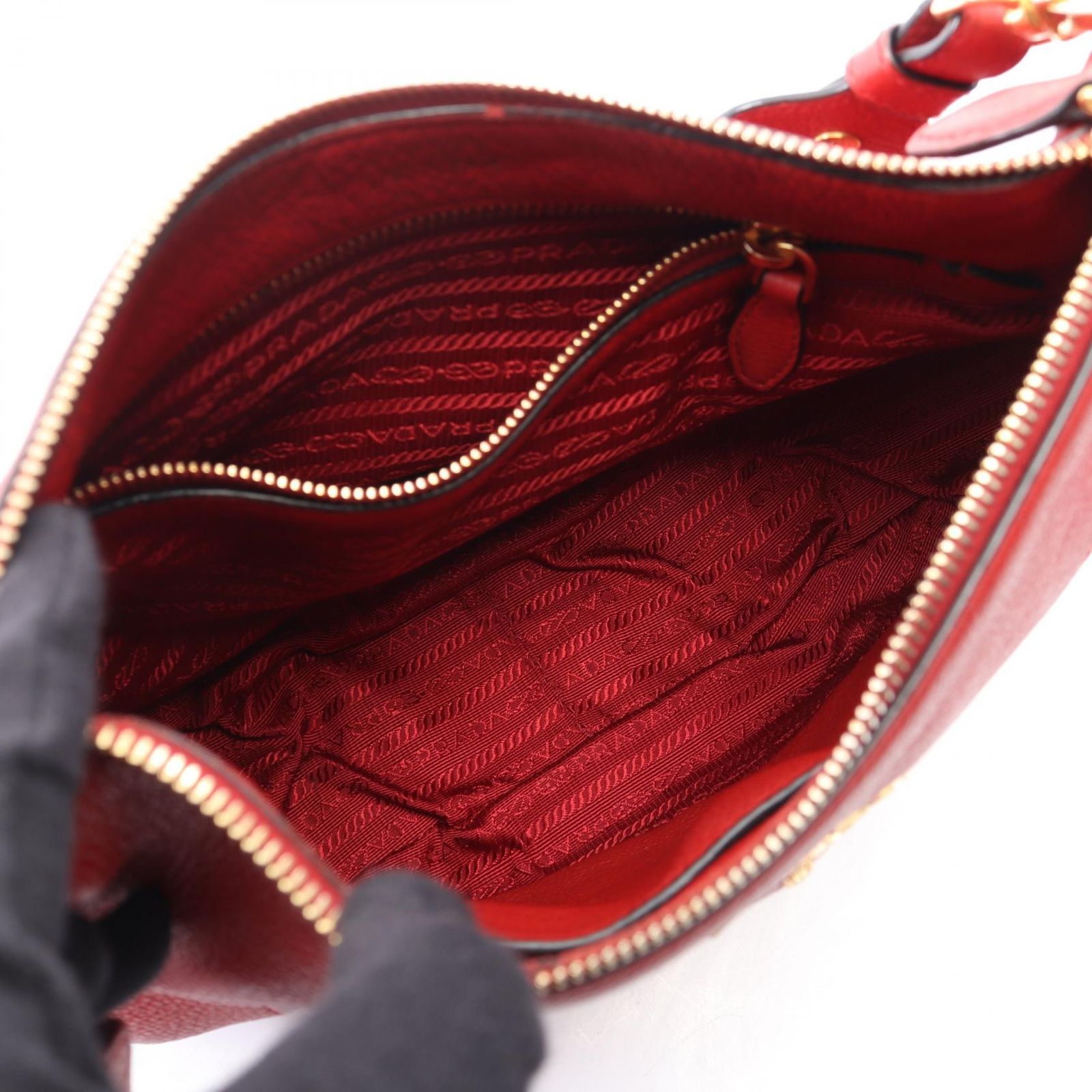 PRADA プラダ スタッズ ショルダーバッグ レッド レザー プラダ PRADA ショルダーバッグ レッド レザー ショルダーバッグ