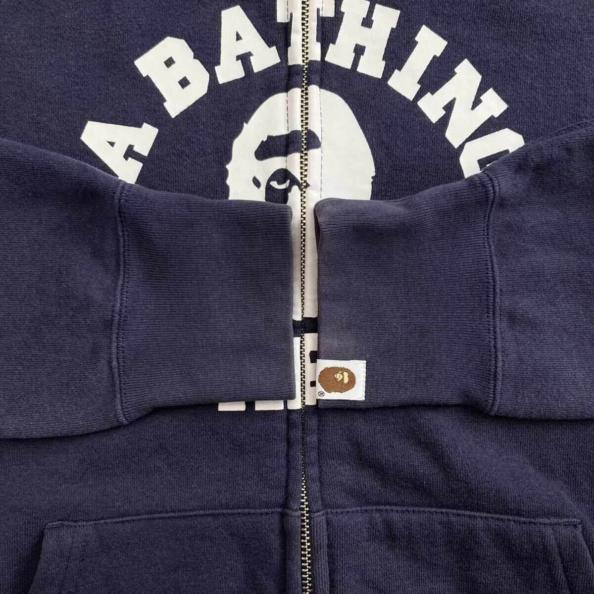 カレッジロゴ フルジップ パーカー Lサイズ ネイビー a bathing ape カレッジロゴ フルジップ パーカー Lサイズ ネイビー a bathing ape