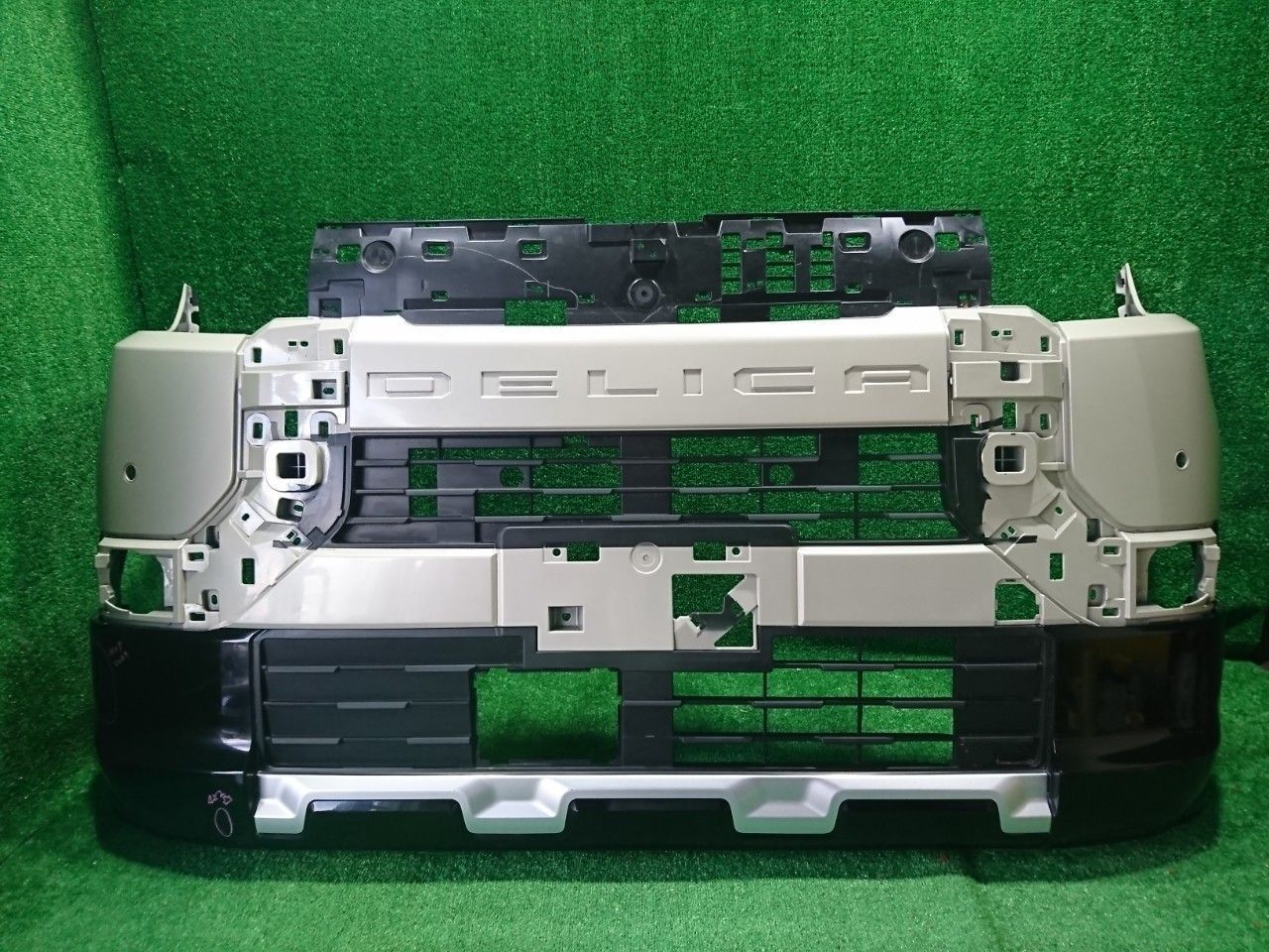 B34A デリカミニ フロントバンパー ベージュ×ブラック(49773)