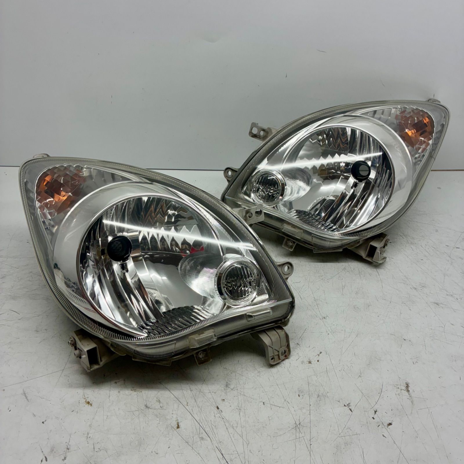 美品【コーティング済】ダイハツ L275S L285S L275V L285V ミラ ヘッドライト ランプ レンズ 左右セット LR レベ付 koito 100-51870 P80525