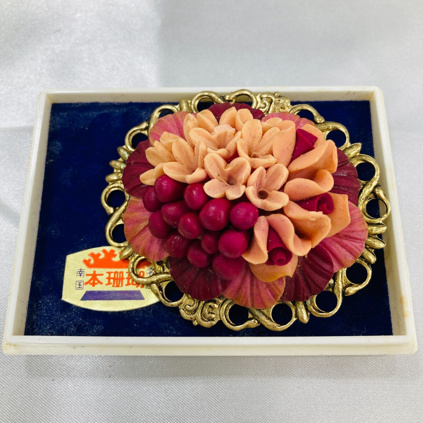 A【本珊瑚】ブローチ 花 アクセサリー 小物 コサージュ - メルカリ