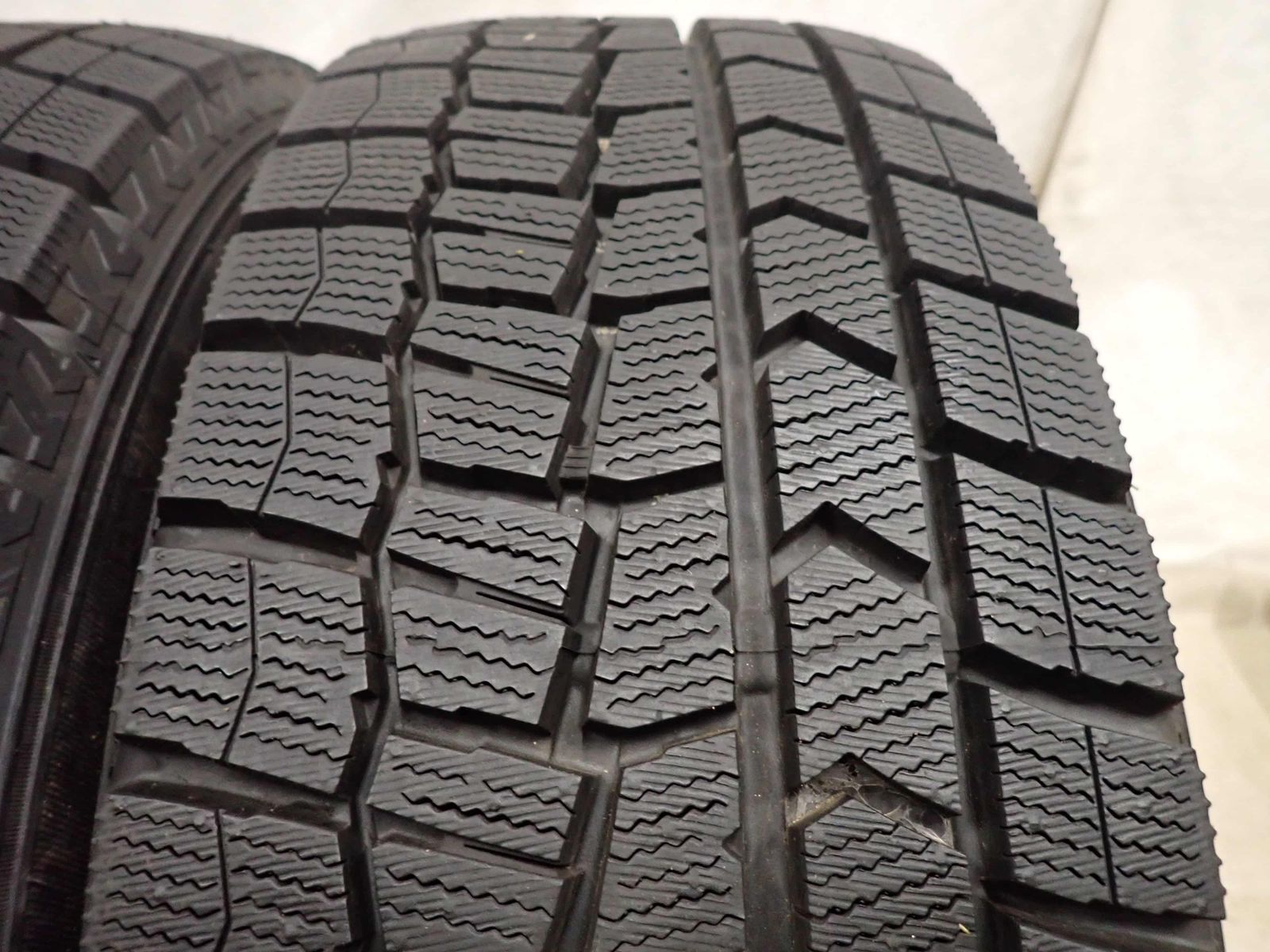 DUNLOP WINTER MAXX WM02 205/60R16 16インチ スタッドレス 4本 23年製 バリ溝 ステップワゴン ヴォクシー ノア等　(KTN344) 冬4本SET 会社宛 送料無料 205/60R16 92Q ダンロップ WINTER MAXX WM02
