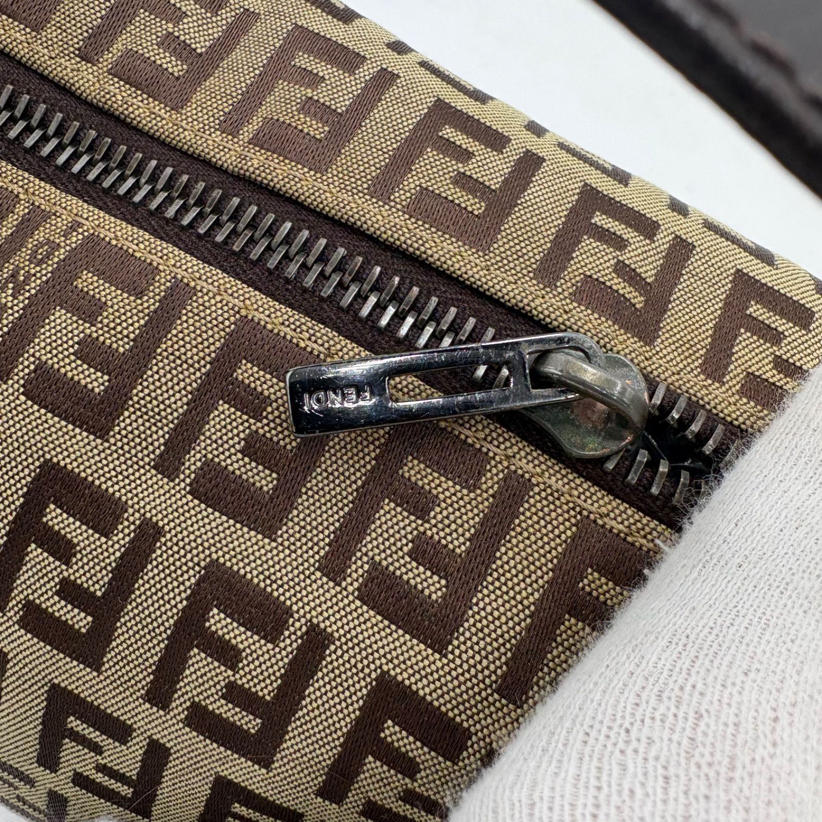 FENDI フェンディ ズッキーノ柄 アクセサリーポーチ ハンドバッグ FENDI フェンディ ズッキーノ柄 アクセサリーポーチ ハンドバッグ