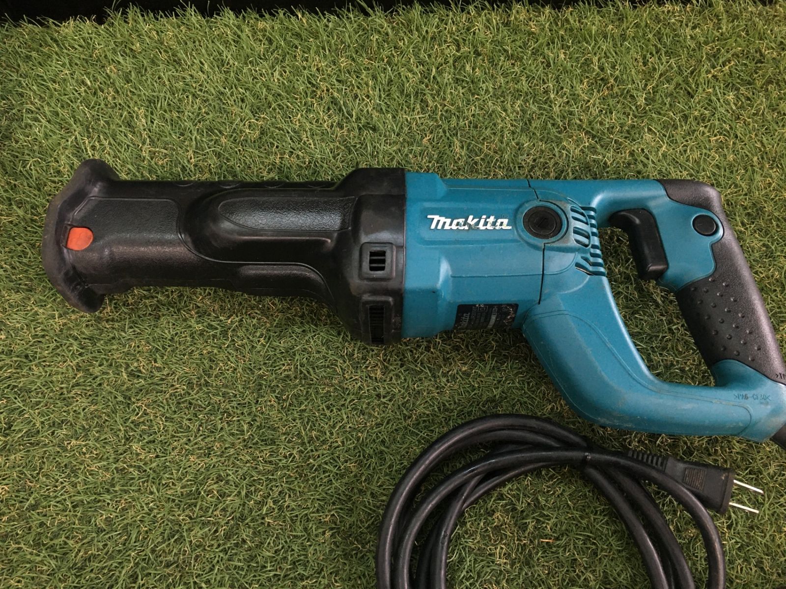 中古品】【0906】☆makita(マキタ) 100v レシプロソー JR3050T 中古品】【0906】☆makita(マキタ) 100v レシプロソー JR3050T