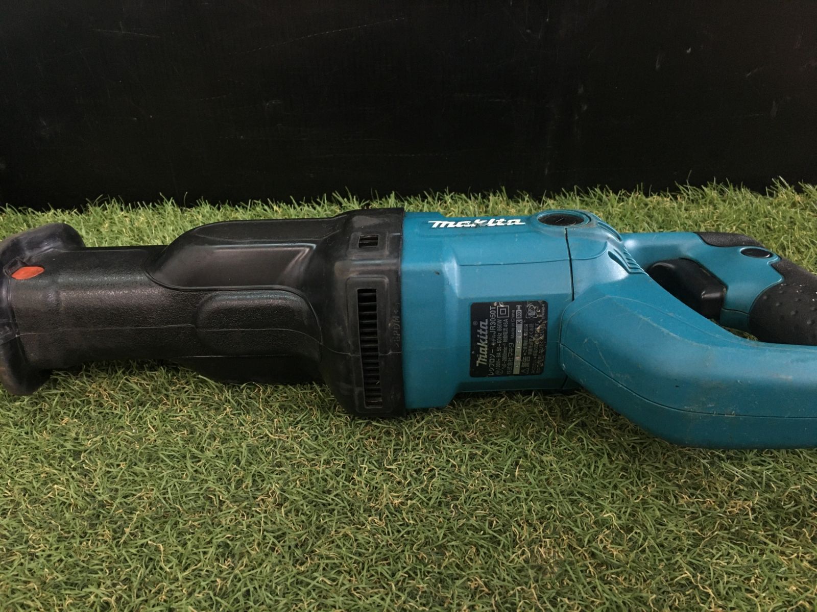 中古品】【0906】☆makita(マキタ) 100v レシプロソー JR3050T 中古品】【0906】☆makita(マキタ) 100v レシプロソー JR3050T