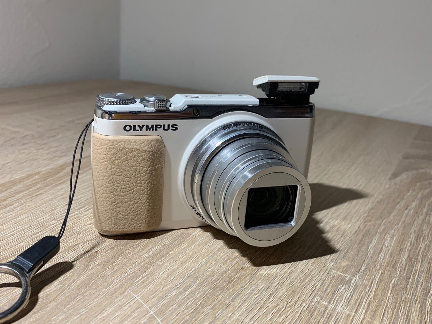 0579 OLYMPUS STYLUS SH-60 ホワイト デジカメ 【コ】 - メルカリ