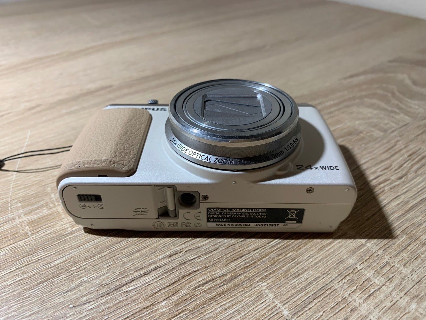 0579 OLYMPUS STYLUS SH-60 ホワイト デジカメ 【コ】 - メルカリ