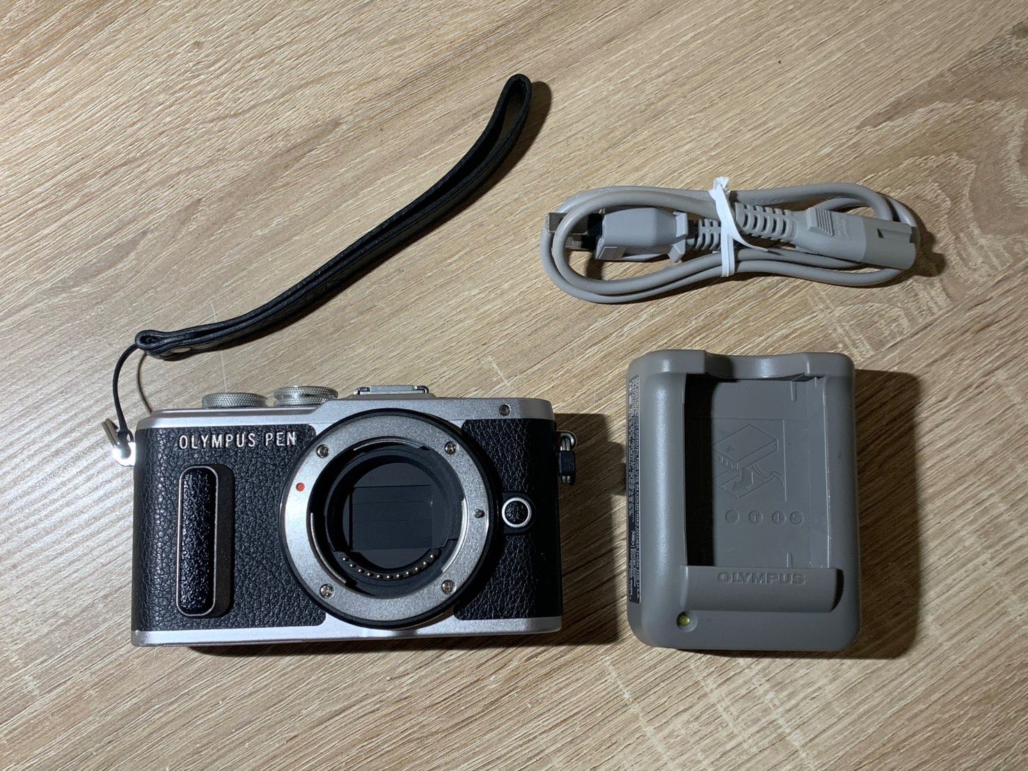 0290 OLYMPUS PEN E-PL8 ブラック デジカメ 動作確認済み 訳アリ【コ