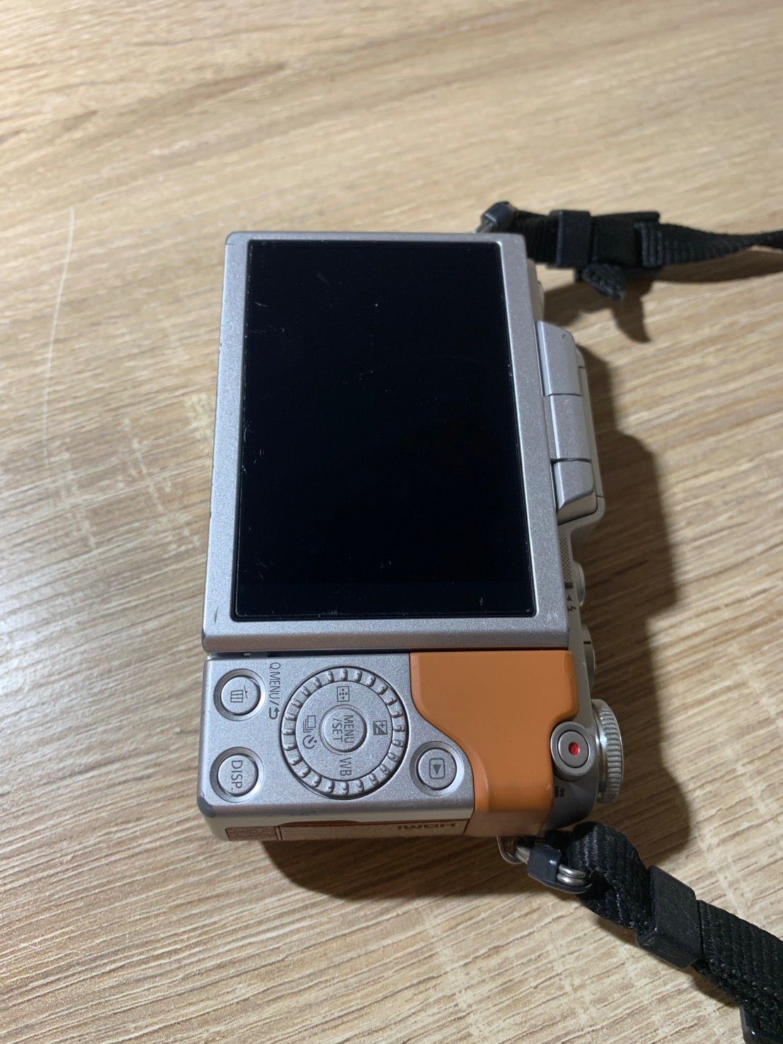 0407 Panasonic Lumix DMC-GF7 オレンジ デジカメ ジャンク品 【コ
