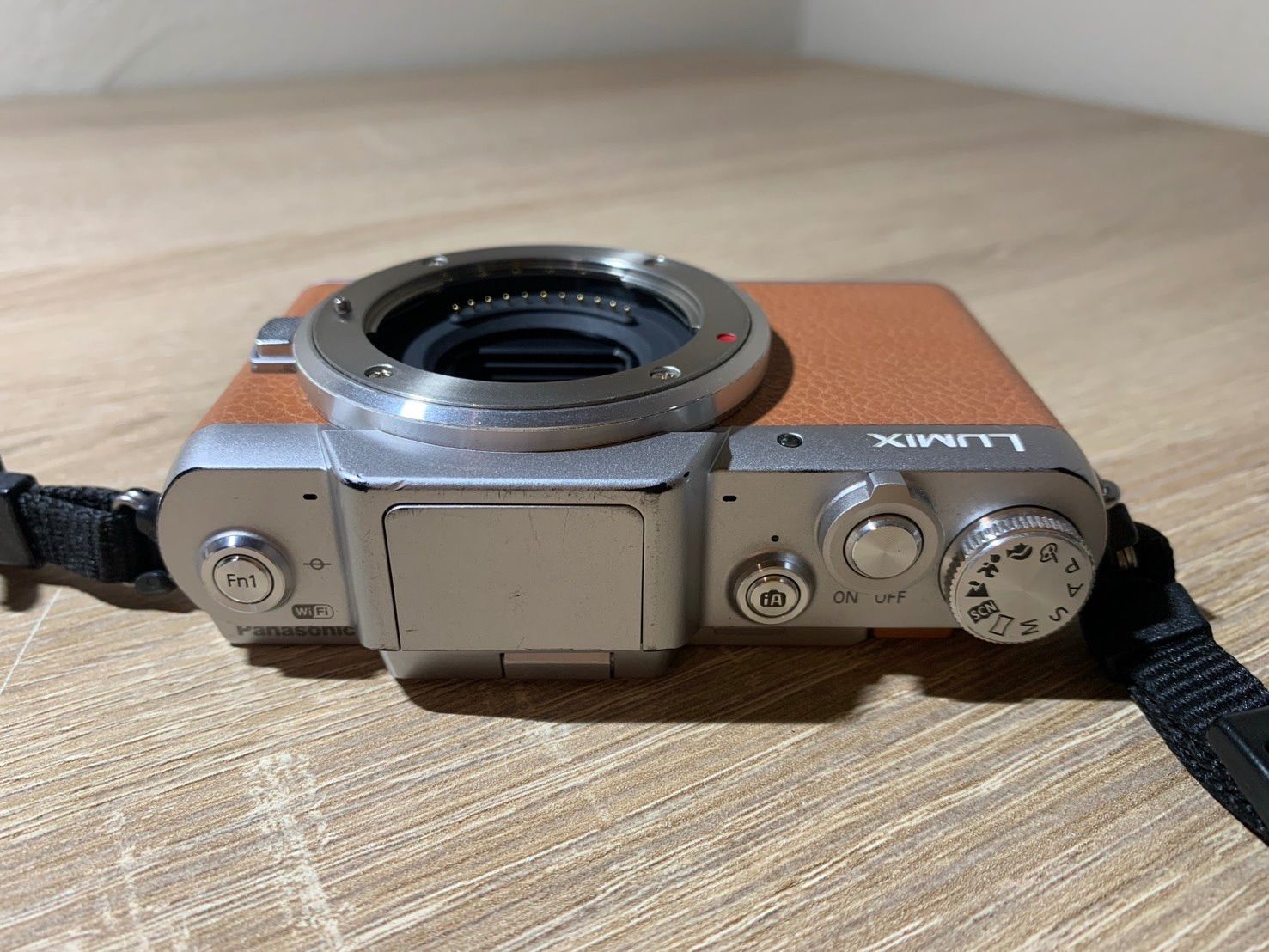 0407 Panasonic Lumix DMC-GF7 オレンジ デジカメ ジャンク品 【コ