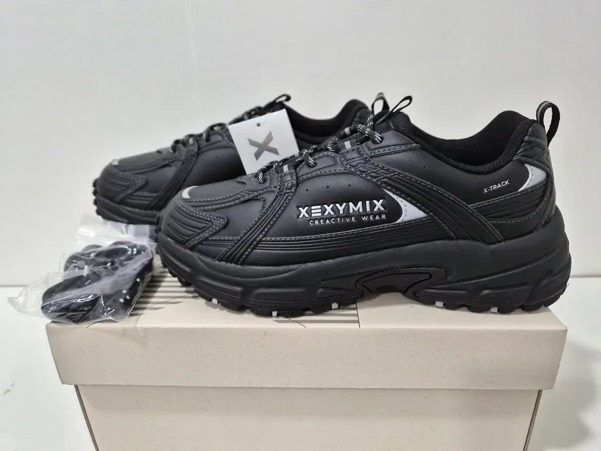 250 新品ㅡジェシミックス スニーカー