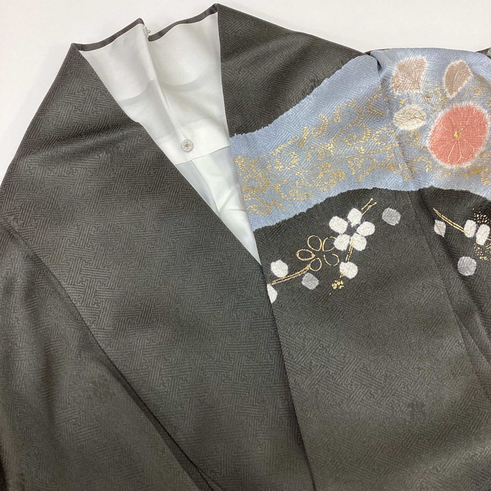 訪問着 着物 袷 高級 絞り 刺繍 金彩加工 裄67.5 Ｌ 中古 sn1080 訪問着 袷 着物 正絹 濃グレー 黄金糸 花唐草 丸文 刺繍 金彩加工 中古