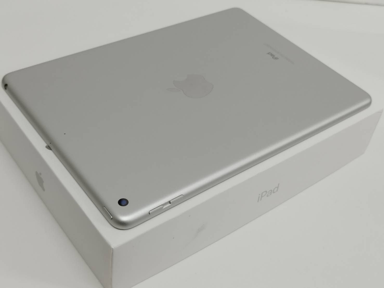 Wi-Fiモデル】iPad 第6世代/A1893/128GB/シルバー〈MR7K2J/A