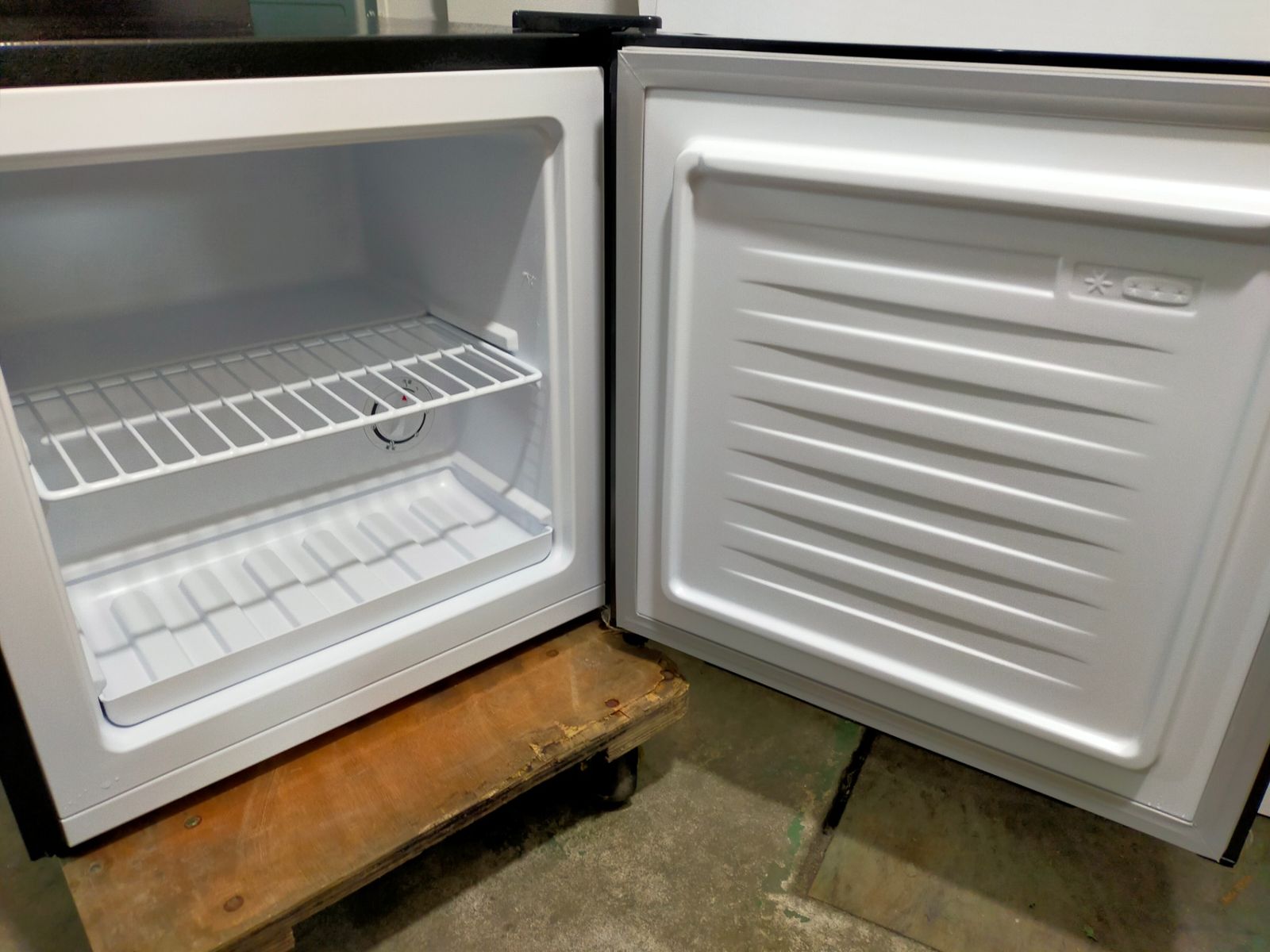 冷凍庫 マクスゼン JR031ML01GM 31L 2022年製 - メルカリ 冷凍庫 マクスゼン JR031ML01GM 31L 2022年製 - メルカリ