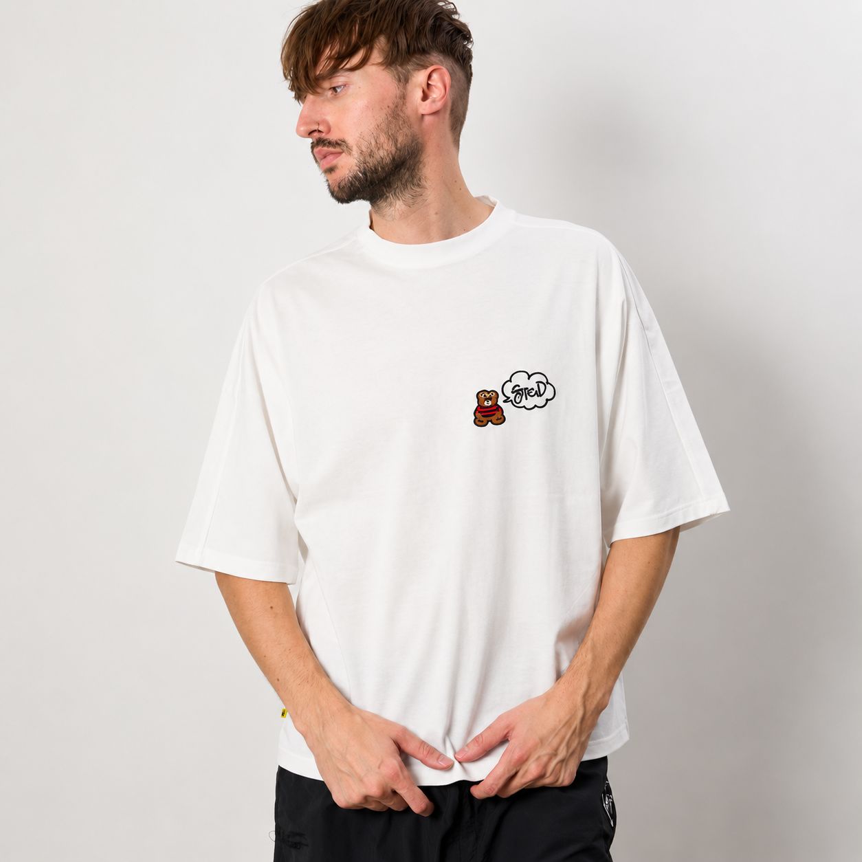【STUD MUFFIN(スタッドマフィン)】ヘビーコットンバスク天竺 カートベアサガラパッチドルマンスリーブ Tシャツ(514-02791)