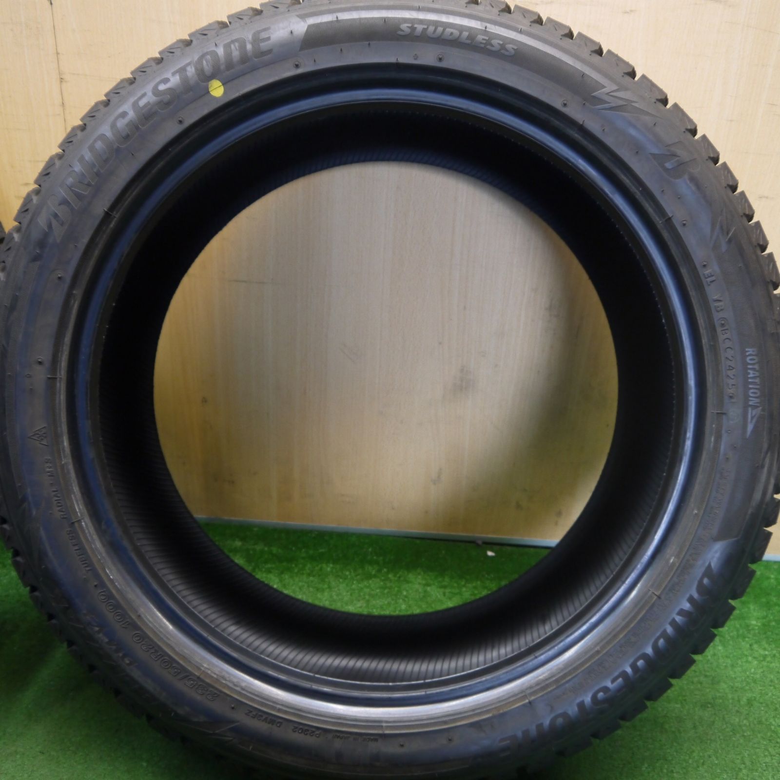 バリ溝！25年！9.5分☆スタッドレス 235/50R20 ブリヂストン 