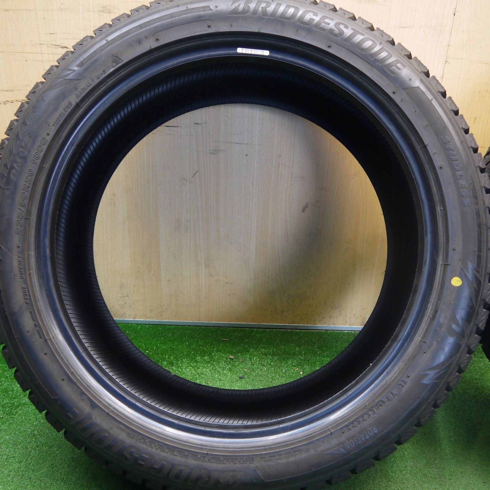 235/50R20 ブリヂストン ブリザック DM-V3 スタッドレスタイヤ4本-□美