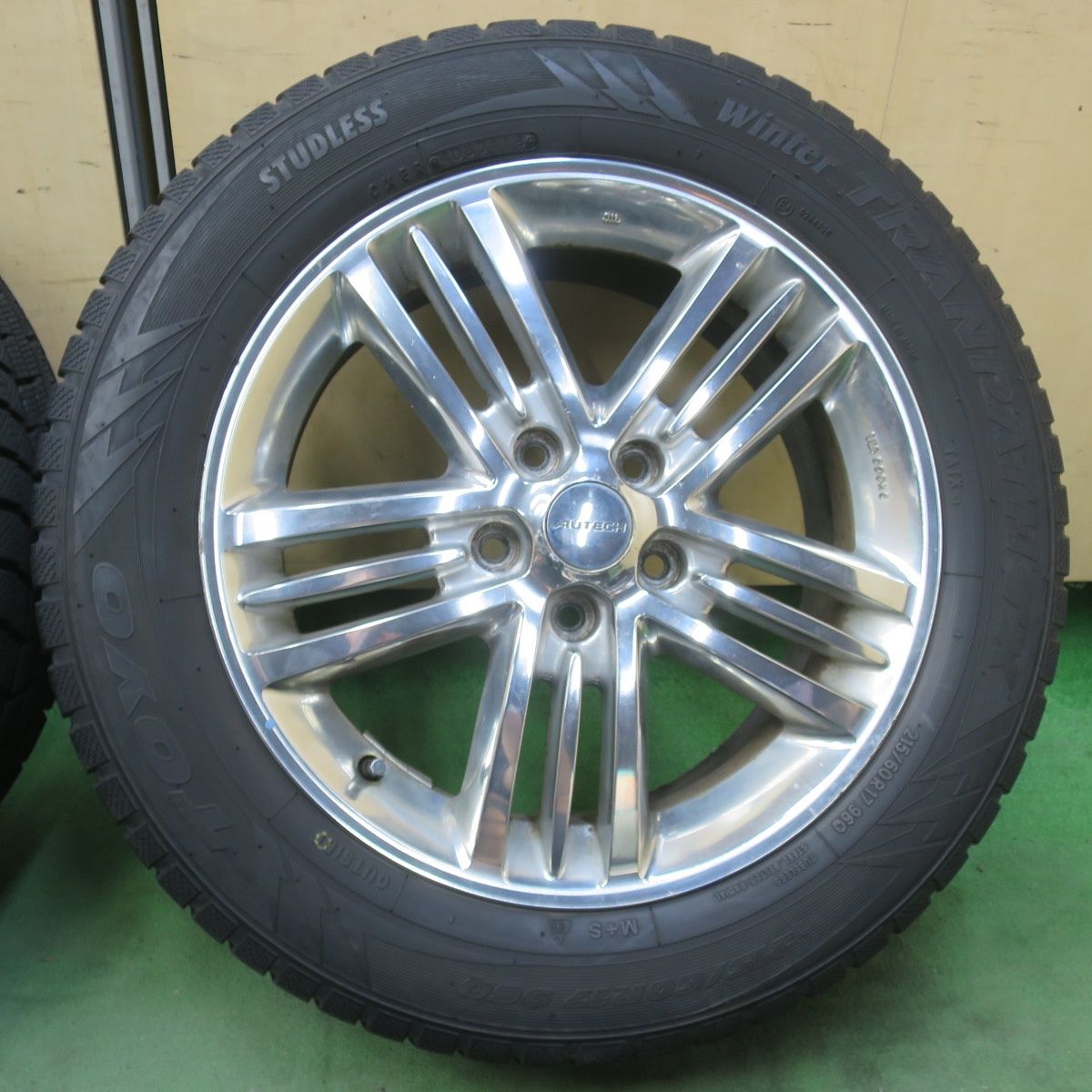 バリ溝！9.5分☆日産 E51 エルグランド 純正 AUTECH 215/60R17