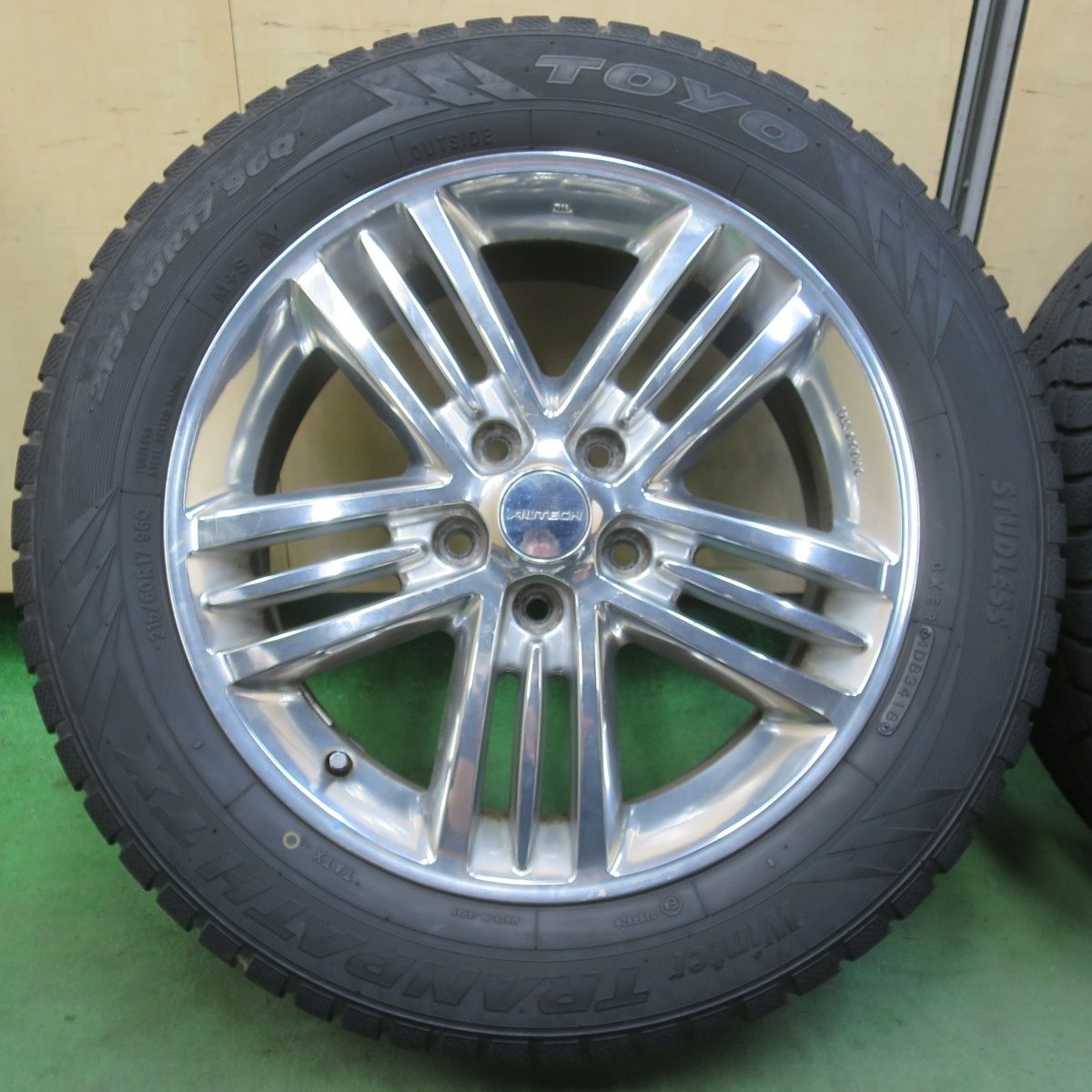 バリ溝!9.5分☆日産 E51 エルグランド 純正 AUTECH 215/60R17 バリ溝!9.5分☆日産 E51 エルグランド 純正 AUTECH 215/60R17
