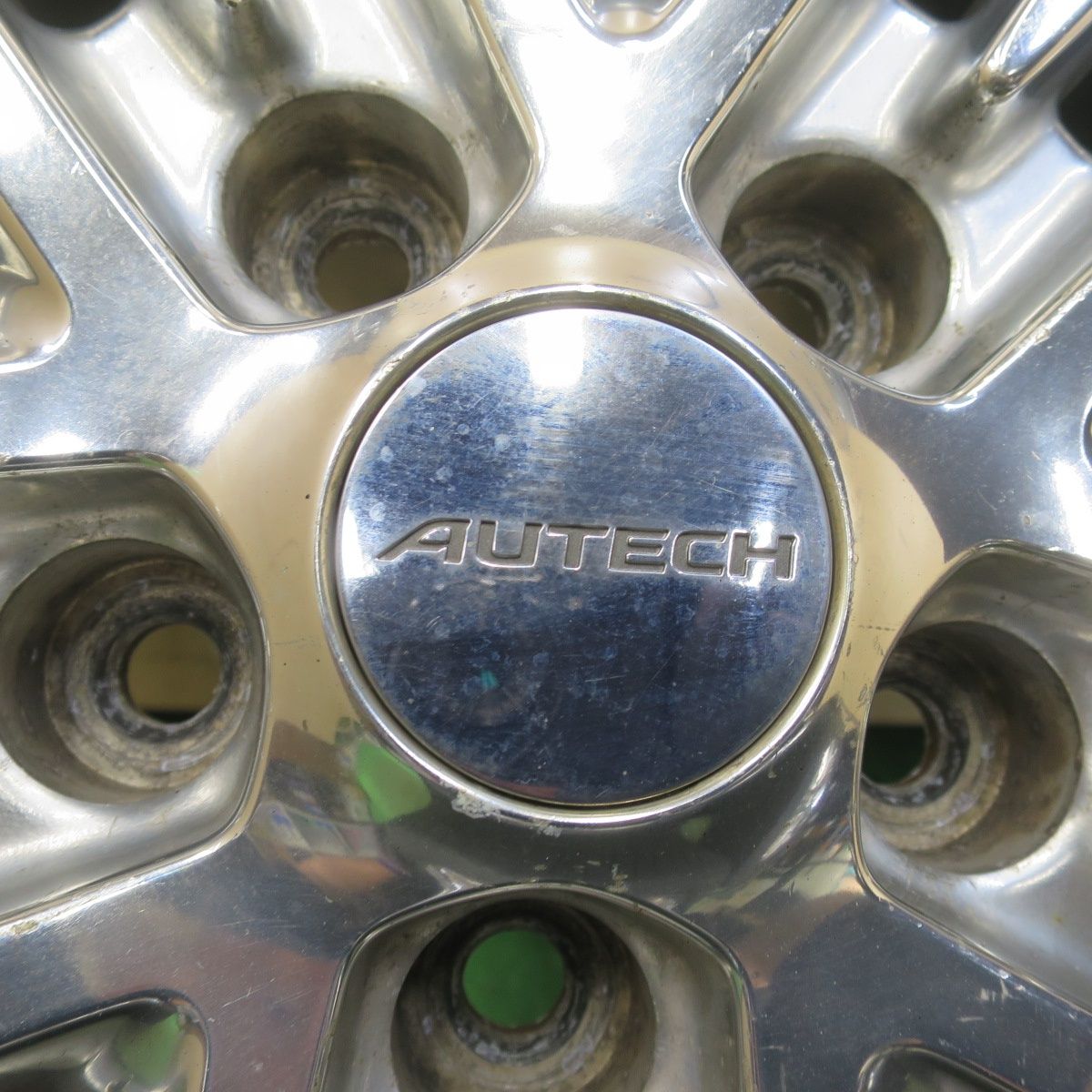 バリ溝！9.5分☆日産 E51 エルグランド 純正 AUTECH 215/60R17