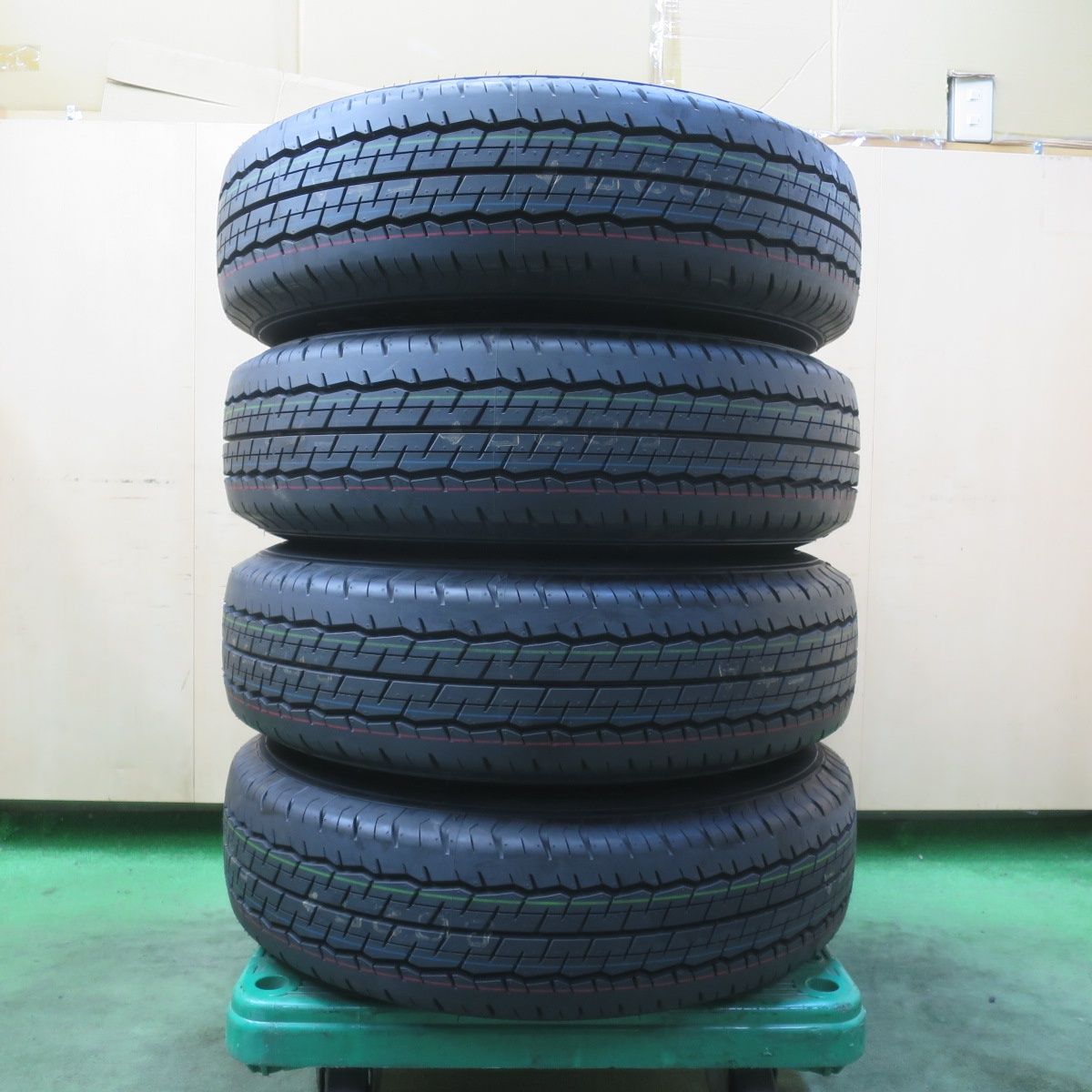 新車外し☆トヨタ 200系 ハイエース 純正 スチール 195/80R15 107/105N 