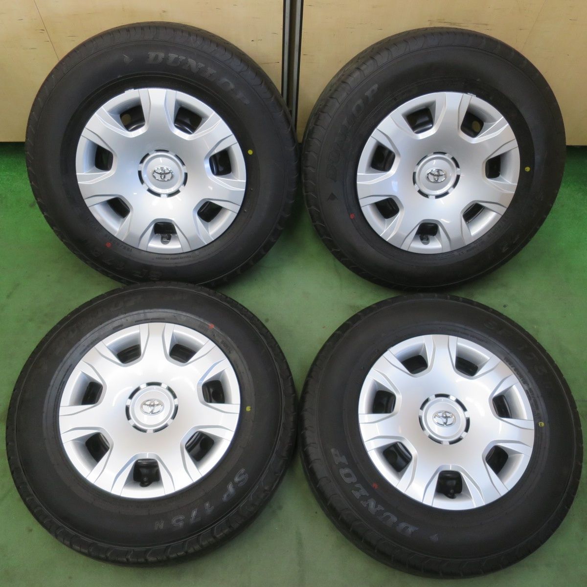 新車外し☆トヨタ 200系 ハイエース 純正 スチール 195/80R15 107/105N 