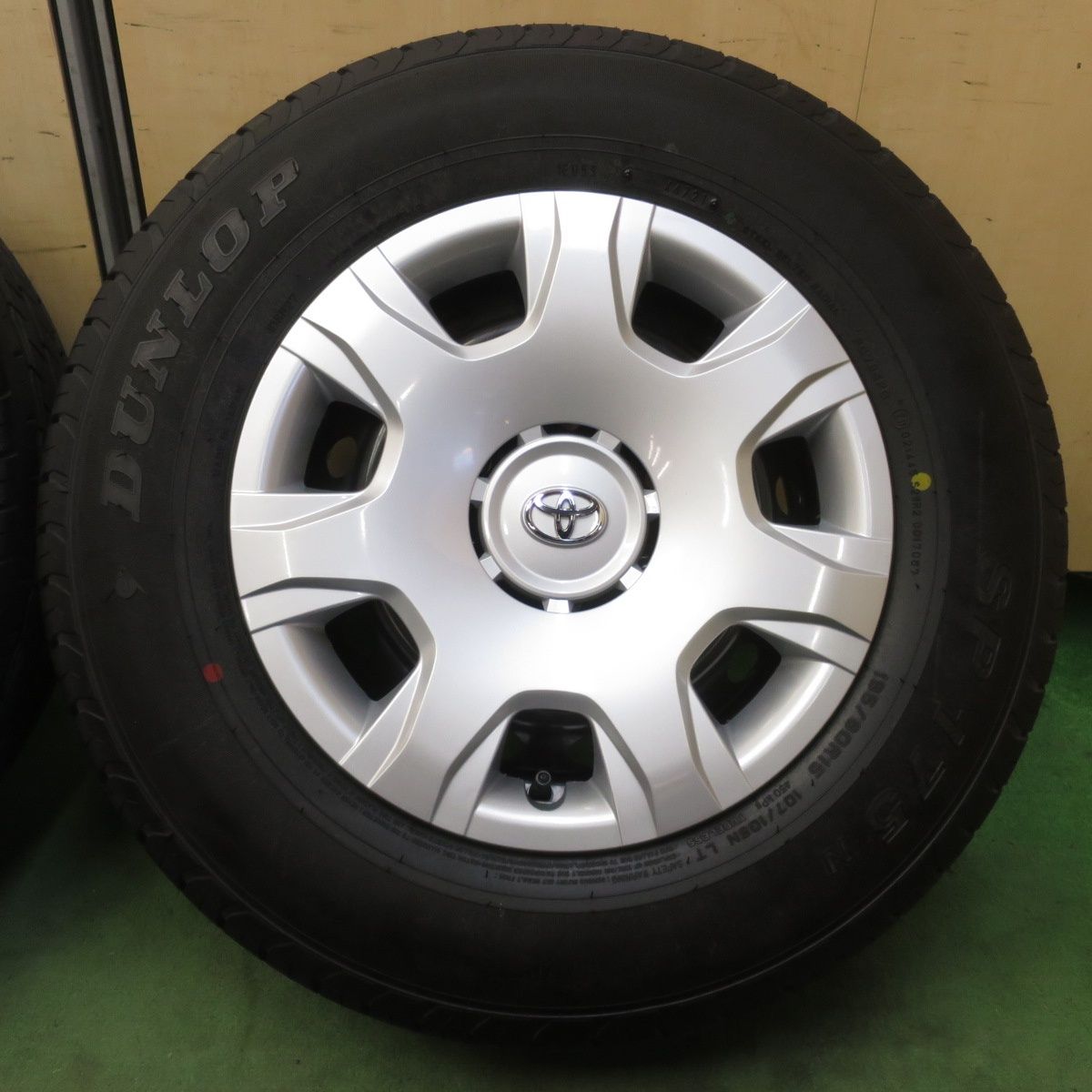 新車外し☆トヨタ 200系 ハイエース 純正 スチール 195/80R15 107/105N 