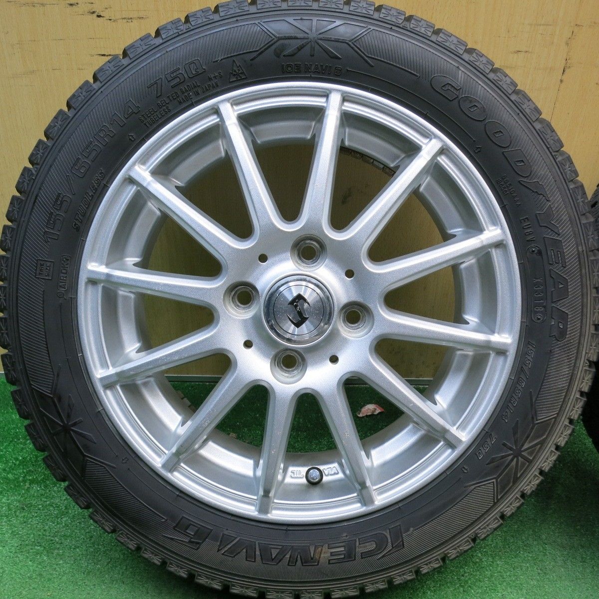 超バリ溝！ほぼ10分☆スタッドレス 155/65R14 グッドイヤー アイスナビ 