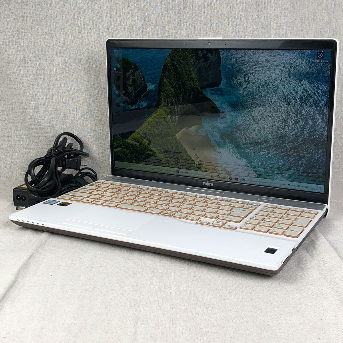◆ジャンク品◆ノートPC パソコン FUJITSU FMV LIFEBOOK AH77/B3 FMVA77B3W【i7-8550U・メモリ8GB・SSD128GB】★ファン異常 他/wb-junk-260975（039629）